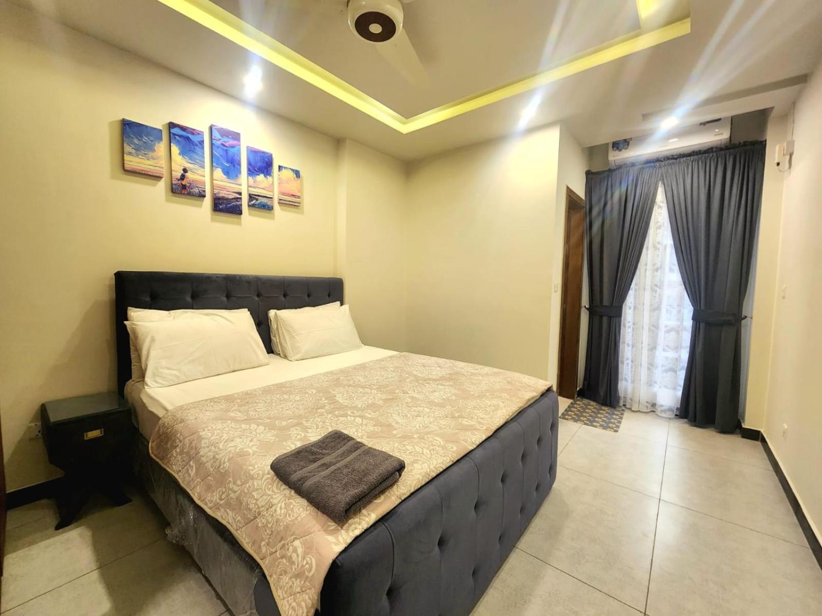 Luxurious Landing Apartments & Suites Bahria Town راوالبيندي الغرفة الصورة