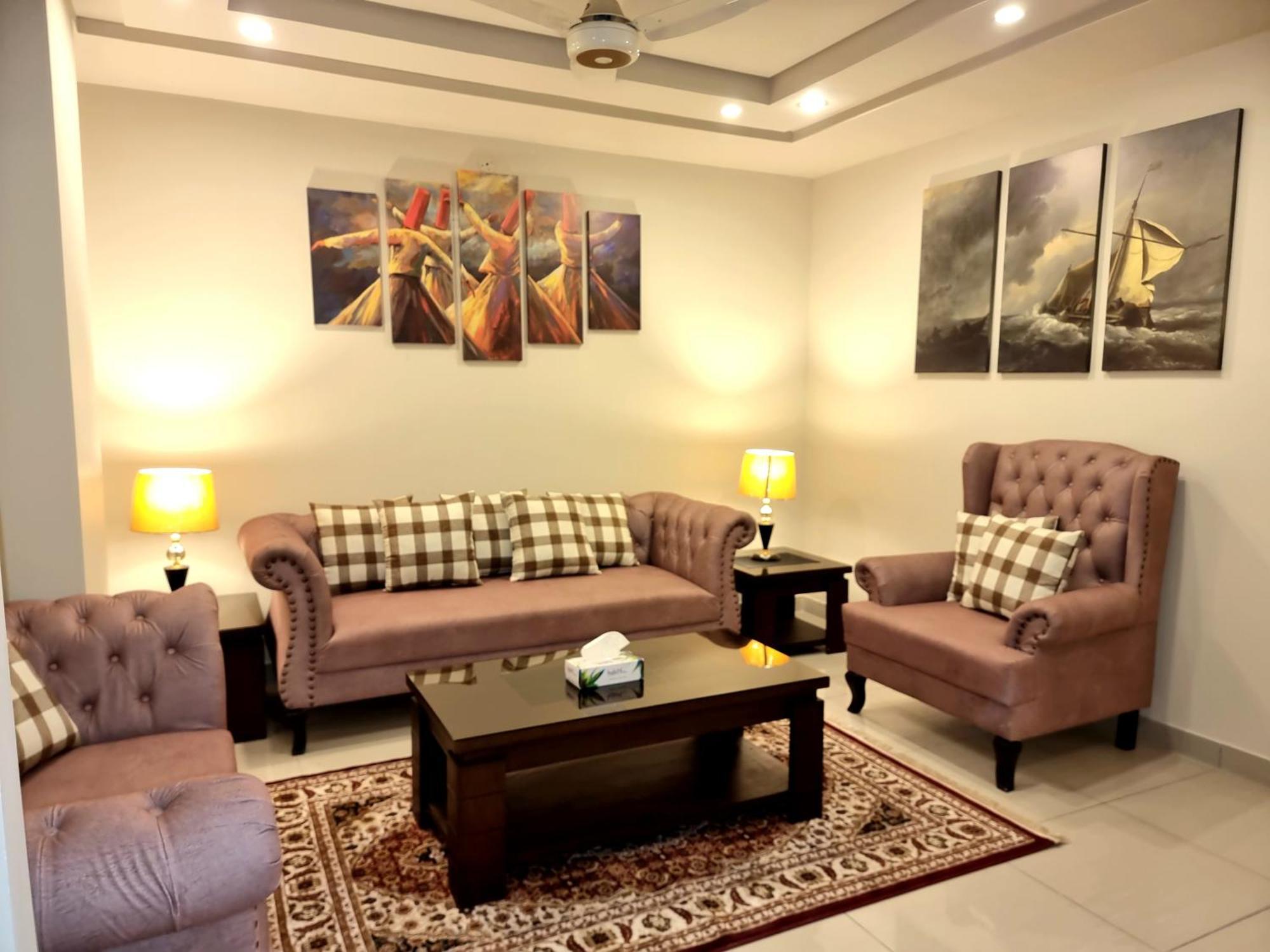 Luxurious Landing Apartments & Suites Bahria Town راوالبيندي الغرفة الصورة