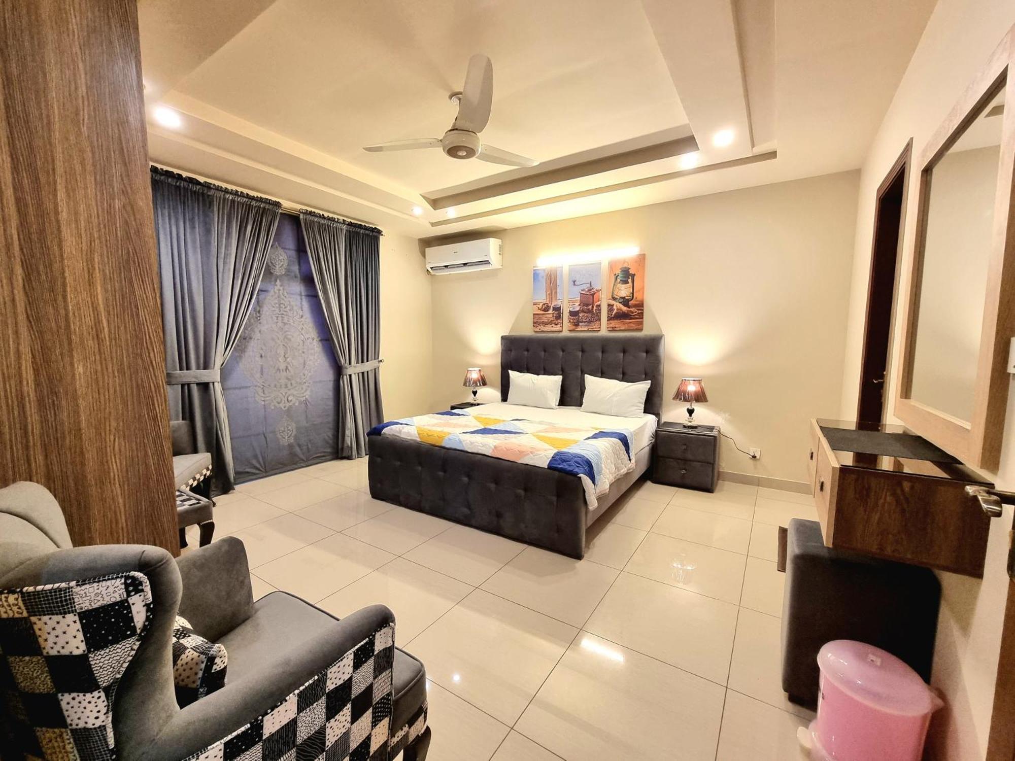 Luxurious Landing Apartments & Suites Bahria Town راوالبيندي الغرفة الصورة